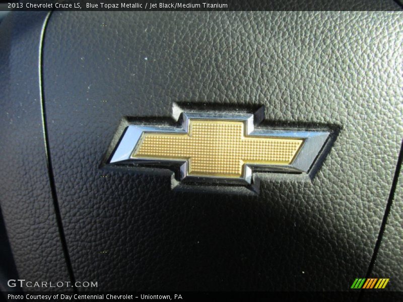Blue Topaz Metallic / Jet Black/Medium Titanium 2013 Chevrolet Cruze LS