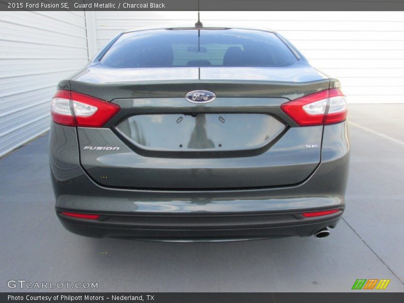 Guard Metallic / Charcoal Black 2015 Ford Fusion SE