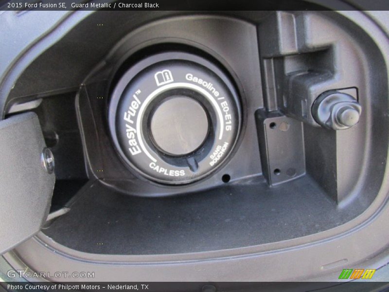 Guard Metallic / Charcoal Black 2015 Ford Fusion SE