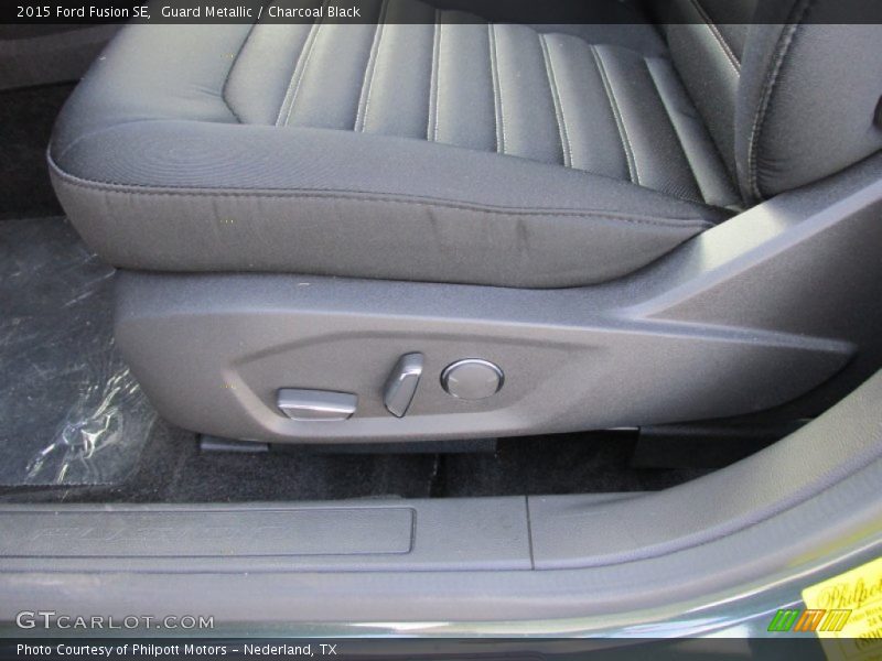 Guard Metallic / Charcoal Black 2015 Ford Fusion SE