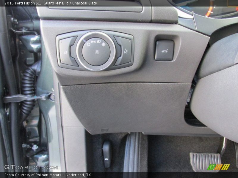 Guard Metallic / Charcoal Black 2015 Ford Fusion SE