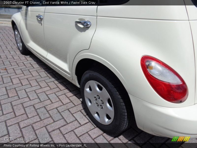 Cool Vanilla White / Pastel Slate Gray 2007 Chrysler PT Cruiser