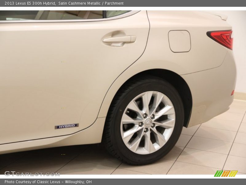 Satin Cashmere Metallic / Parchment 2013 Lexus ES 300h Hybrid