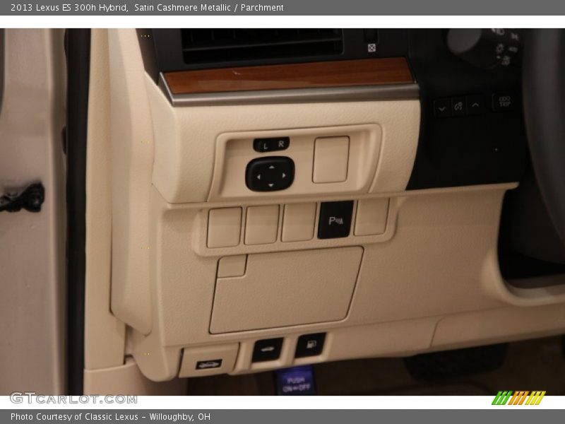 Satin Cashmere Metallic / Parchment 2013 Lexus ES 300h Hybrid