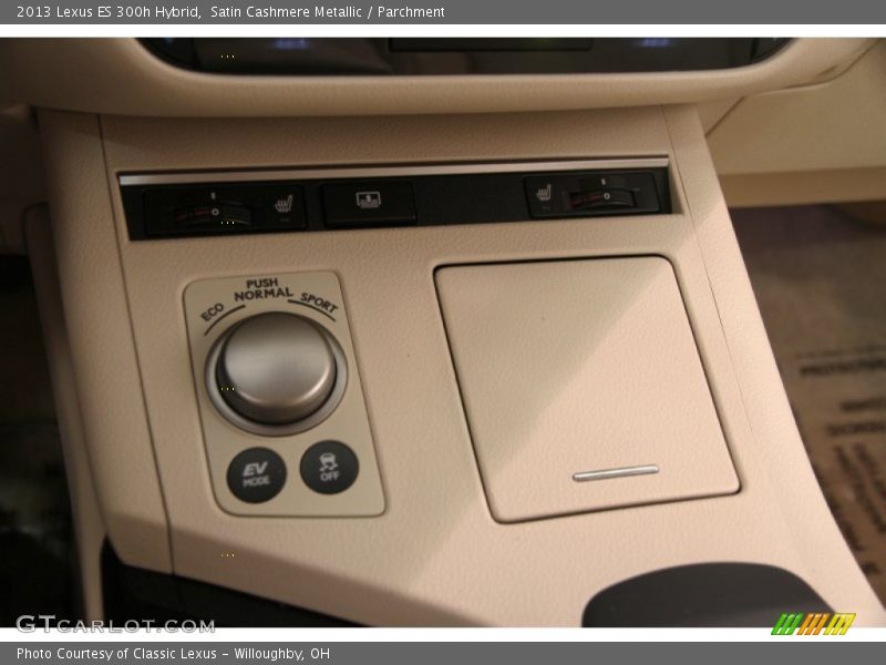 Satin Cashmere Metallic / Parchment 2013 Lexus ES 300h Hybrid