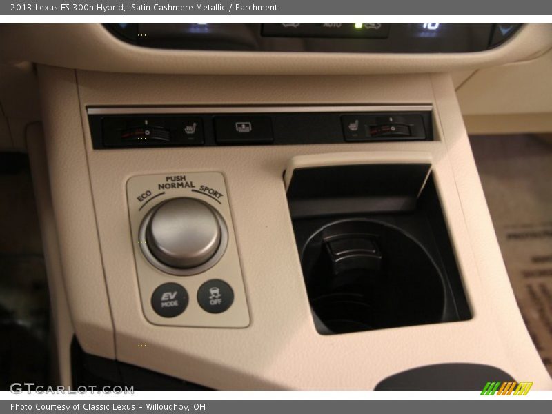 Satin Cashmere Metallic / Parchment 2013 Lexus ES 300h Hybrid