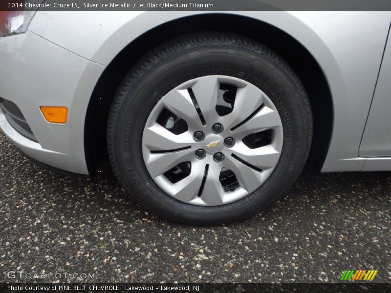 Silver Ice Metallic / Jet Black/Medium Titanium 2014 Chevrolet Cruze LS