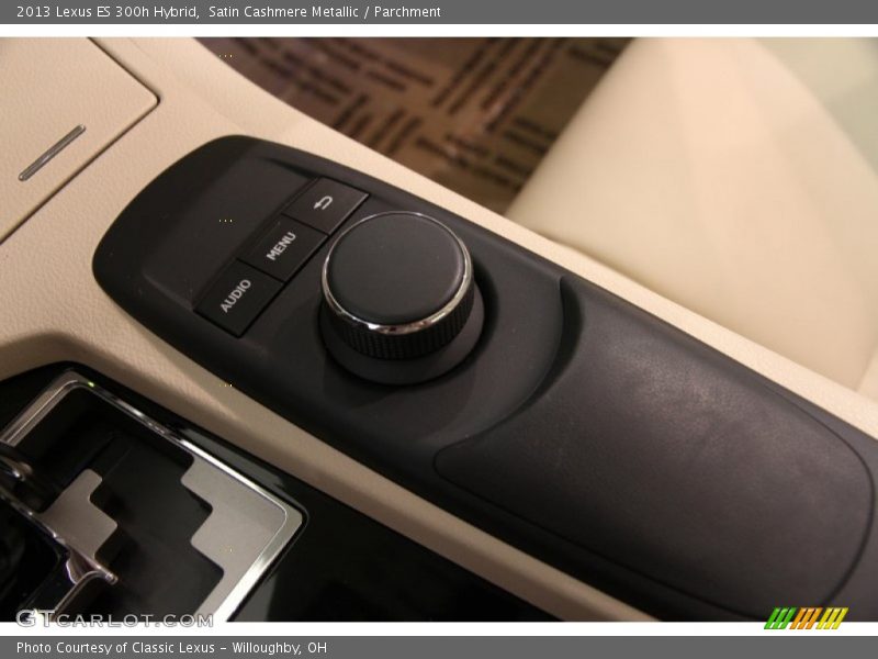 Satin Cashmere Metallic / Parchment 2013 Lexus ES 300h Hybrid
