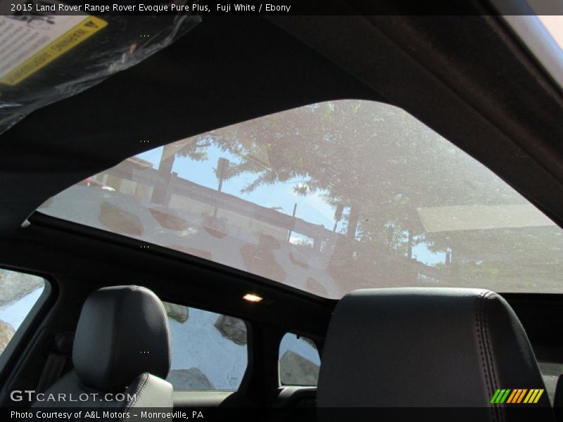 Fuji White / Ebony 2015 Land Rover Range Rover Evoque Pure Plus