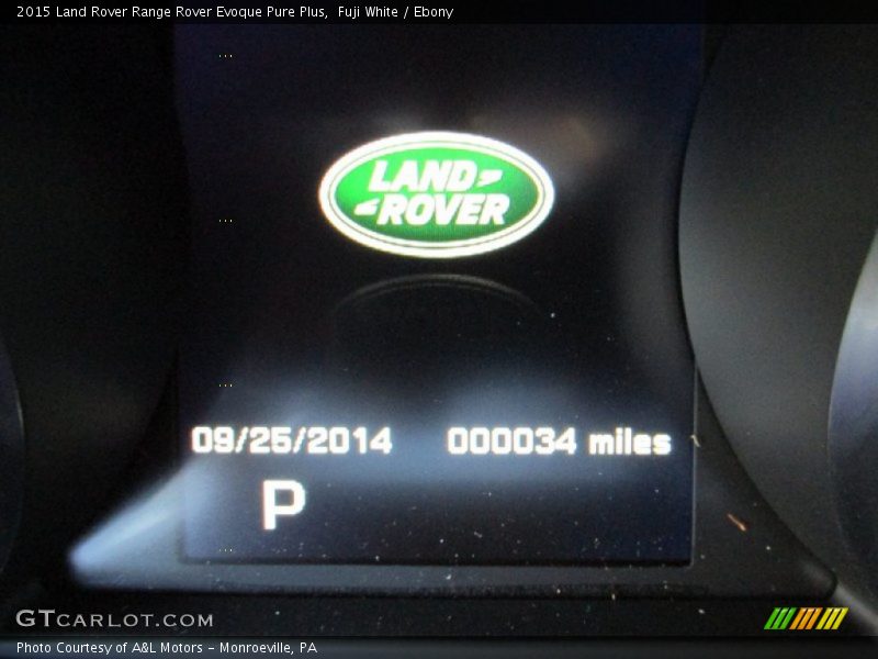 Fuji White / Ebony 2015 Land Rover Range Rover Evoque Pure Plus