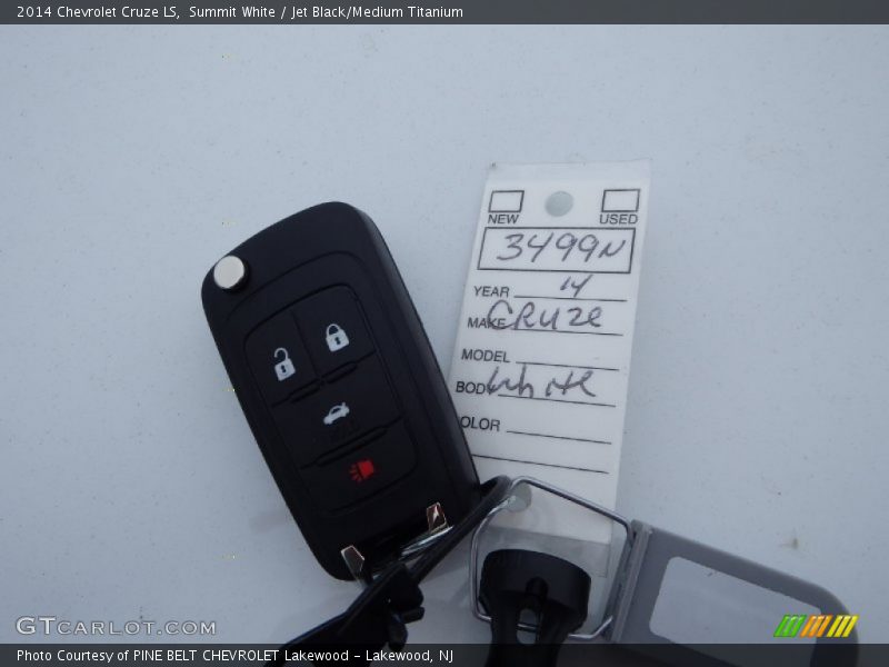 Summit White / Jet Black/Medium Titanium 2014 Chevrolet Cruze LS