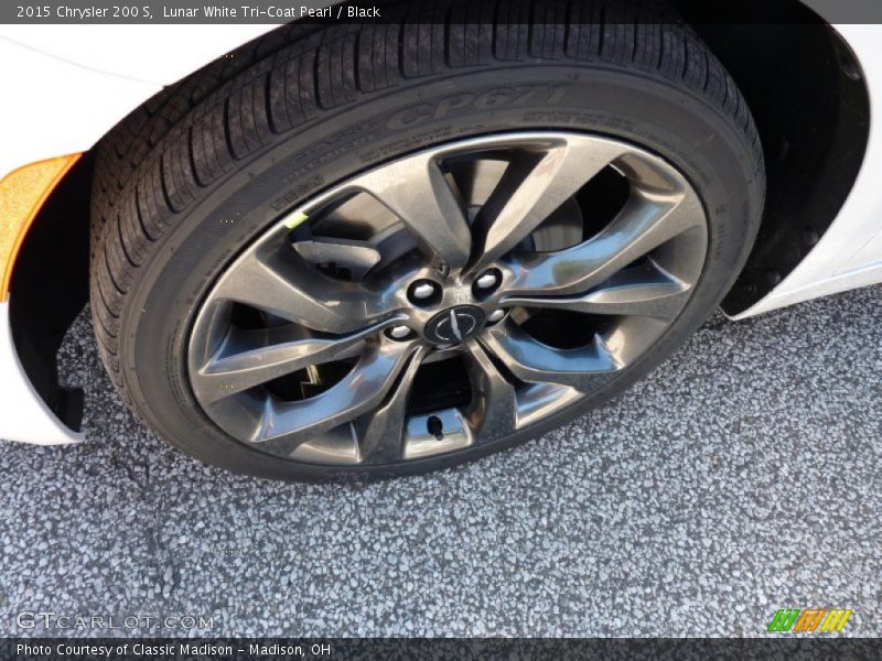 Lunar White Tri-Coat Pearl / Black 2015 Chrysler 200 S