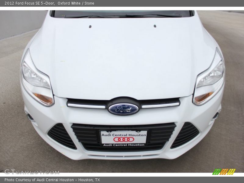 Oxford White / Stone 2012 Ford Focus SE 5-Door