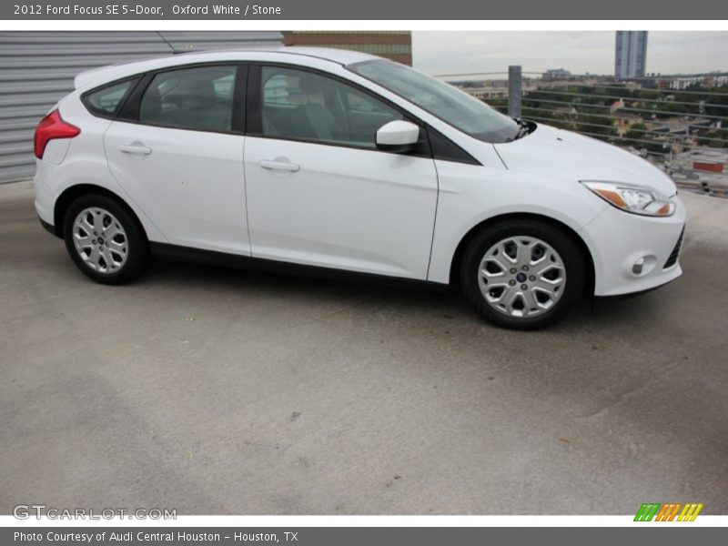 Oxford White / Stone 2012 Ford Focus SE 5-Door