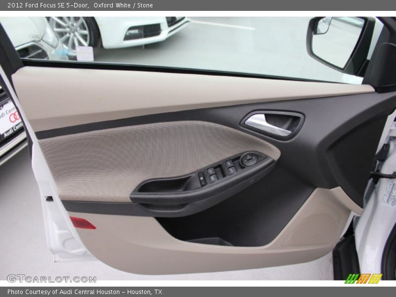 Oxford White / Stone 2012 Ford Focus SE 5-Door