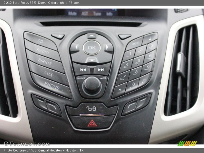 Oxford White / Stone 2012 Ford Focus SE 5-Door