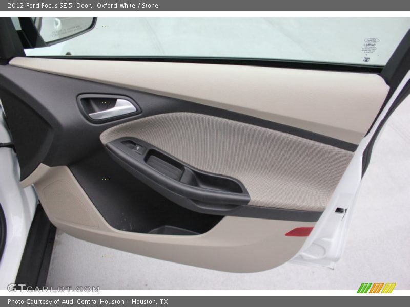 Oxford White / Stone 2012 Ford Focus SE 5-Door