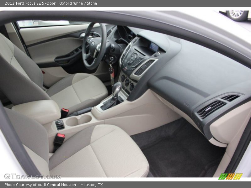 Oxford White / Stone 2012 Ford Focus SE 5-Door
