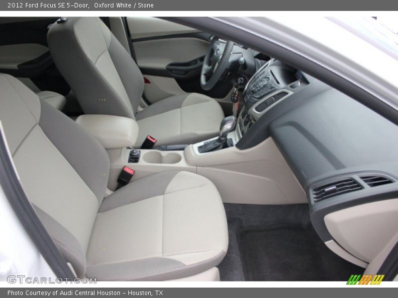 Oxford White / Stone 2012 Ford Focus SE 5-Door