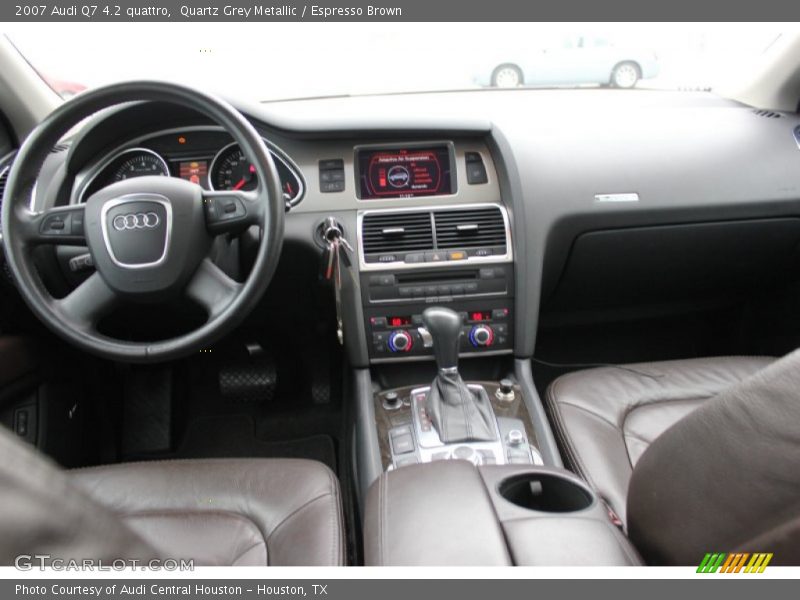 Dashboard of 2007 Q7 4.2 quattro
