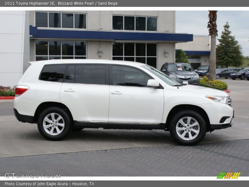 Blizzard White Pearl / Sand Beige 2011 Toyota Highlander SE