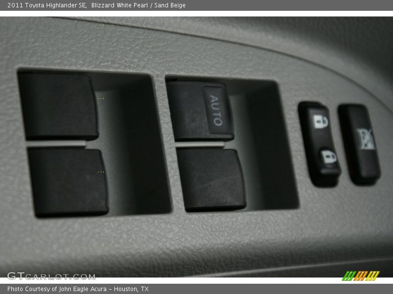 Blizzard White Pearl / Sand Beige 2011 Toyota Highlander SE