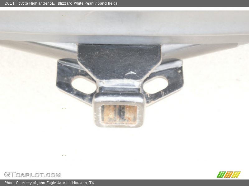Blizzard White Pearl / Sand Beige 2011 Toyota Highlander SE