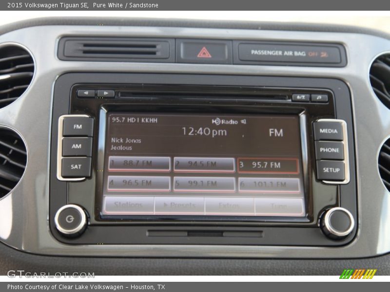 Pure White / Sandstone 2015 Volkswagen Tiguan SE