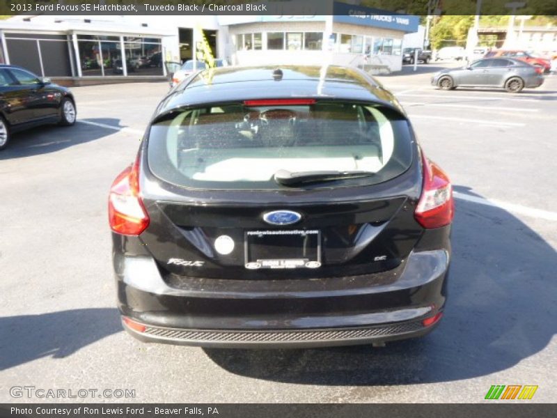 Tuxedo Black / Charcoal Black 2013 Ford Focus SE Hatchback
