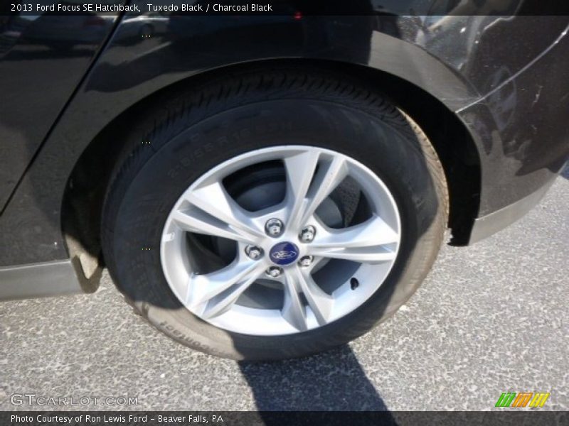 Tuxedo Black / Charcoal Black 2013 Ford Focus SE Hatchback