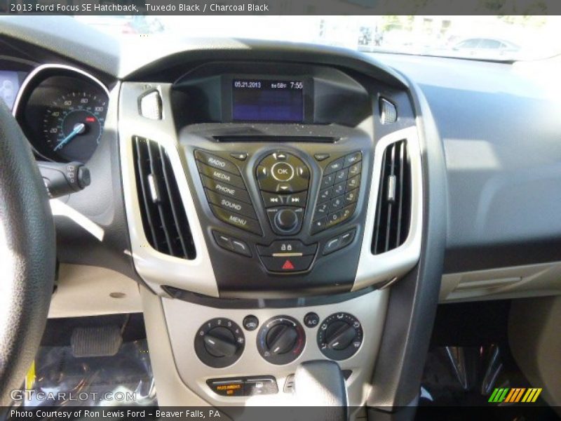 Tuxedo Black / Charcoal Black 2013 Ford Focus SE Hatchback