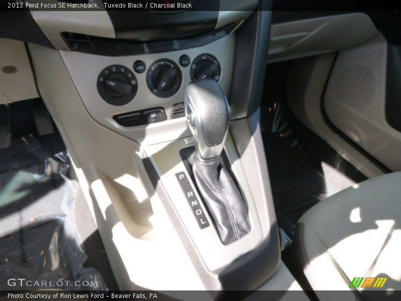 Tuxedo Black / Charcoal Black 2013 Ford Focus SE Hatchback