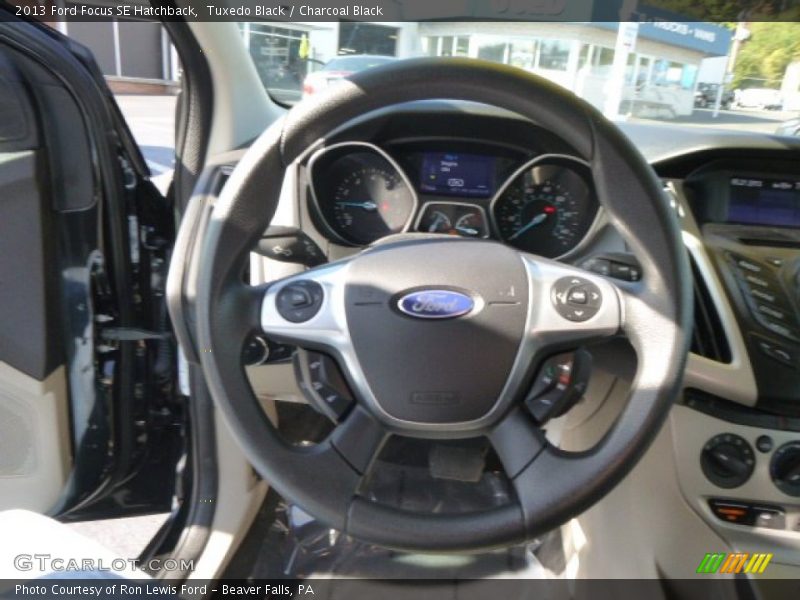 Tuxedo Black / Charcoal Black 2013 Ford Focus SE Hatchback