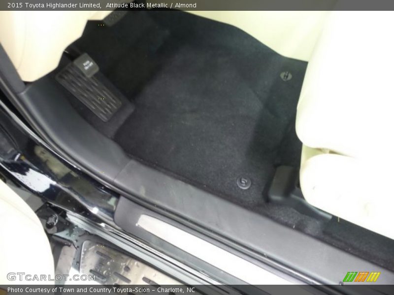 Attitude Black Metallic / Almond 2015 Toyota Highlander Limited