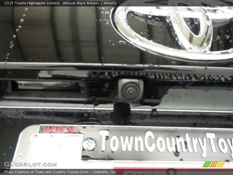 Attitude Black Metallic / Almond 2015 Toyota Highlander Limited