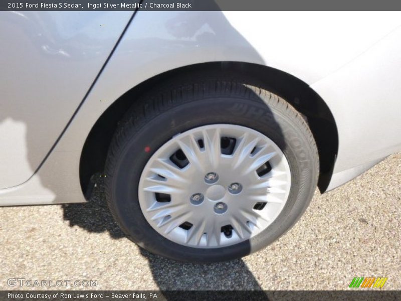 Ingot Silver Metallic / Charcoal Black 2015 Ford Fiesta S Sedan
