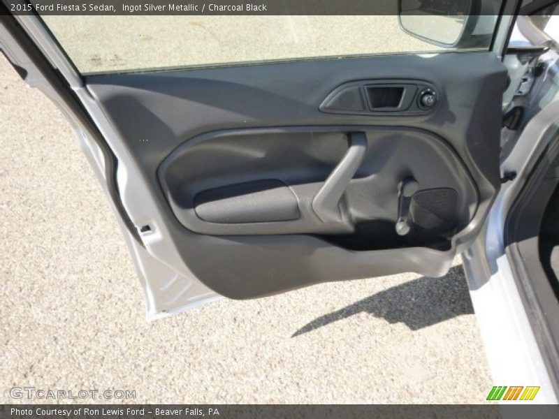 Ingot Silver Metallic / Charcoal Black 2015 Ford Fiesta S Sedan