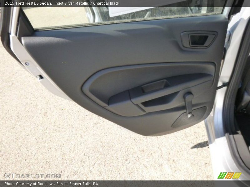 Ingot Silver Metallic / Charcoal Black 2015 Ford Fiesta S Sedan