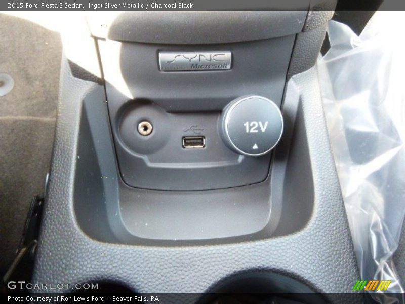 Ingot Silver Metallic / Charcoal Black 2015 Ford Fiesta S Sedan