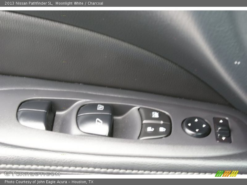 Moonlight White / Charcoal 2013 Nissan Pathfinder SL