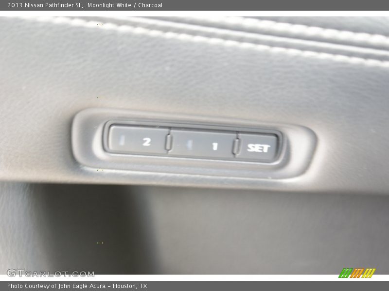 Moonlight White / Charcoal 2013 Nissan Pathfinder SL