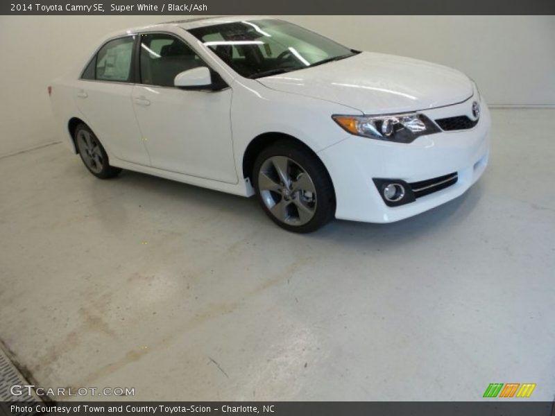 Super White / Black/Ash 2014 Toyota Camry SE