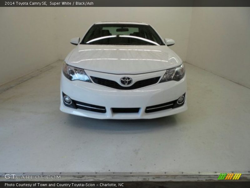 Super White / Black/Ash 2014 Toyota Camry SE