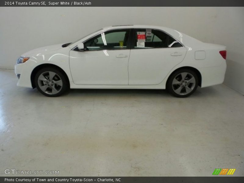 Super White / Black/Ash 2014 Toyota Camry SE