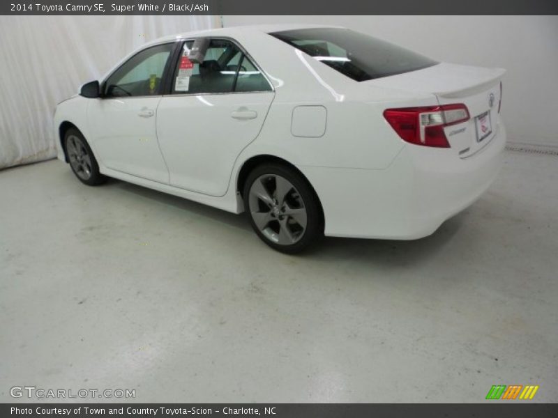 Super White / Black/Ash 2014 Toyota Camry SE