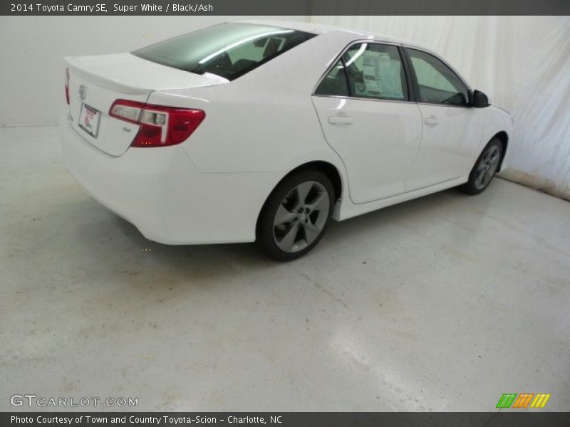 Super White / Black/Ash 2014 Toyota Camry SE