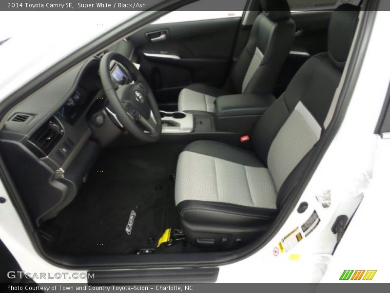 Super White / Black/Ash 2014 Toyota Camry SE