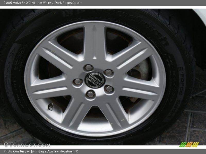Ice White / Dark Beige/Quartz 2006 Volvo S40 2.4i