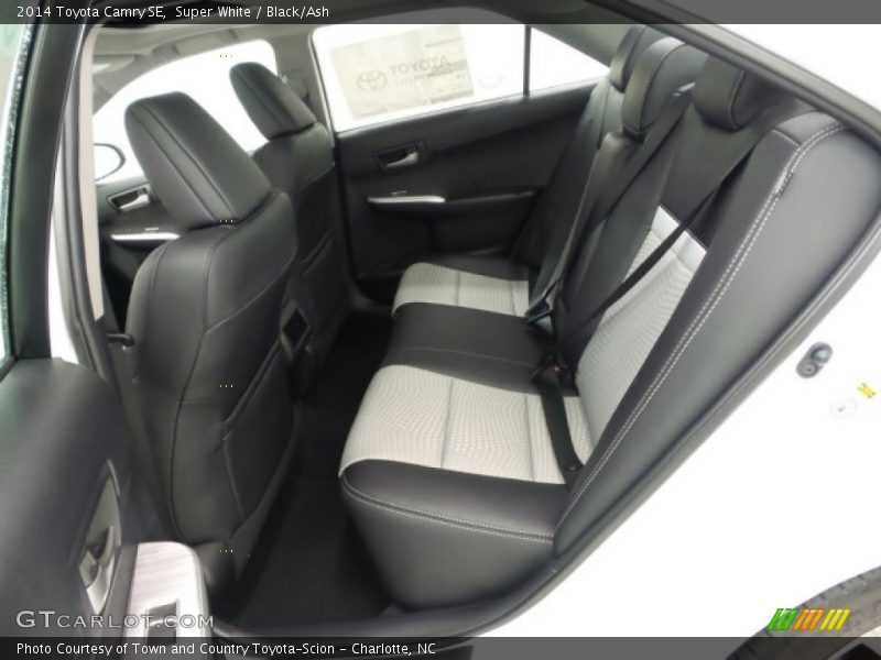 Super White / Black/Ash 2014 Toyota Camry SE