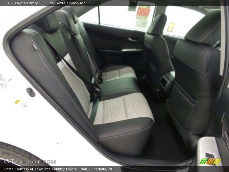 Super White / Black/Ash 2014 Toyota Camry SE